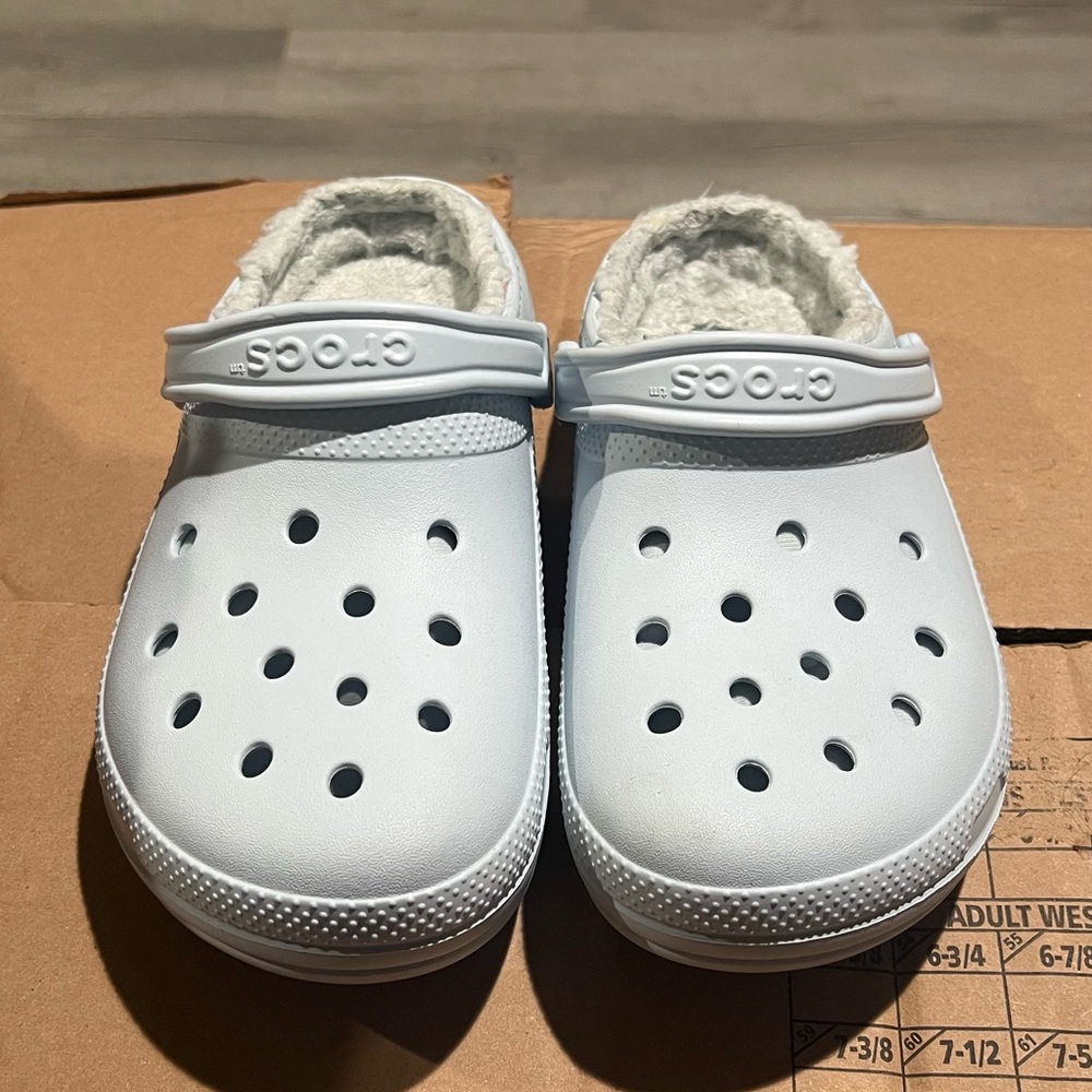 women’s fluffy light blue crocs